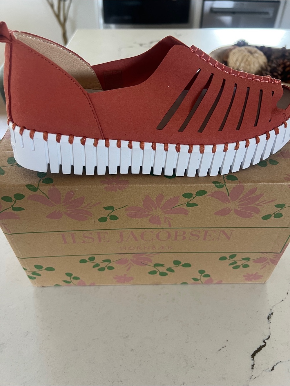 ILSE JacobsenWomen’s Slip-On Cutout Comfort Shoe in Rust. New in box. Size 39